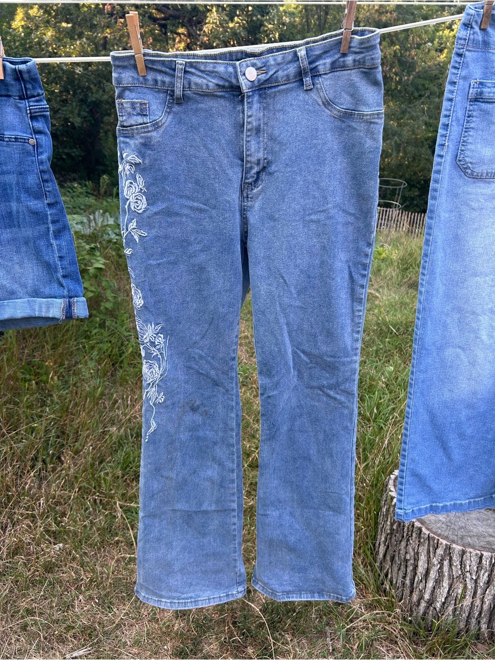 Women’s Blue Jeans with Side Floral Embroidery